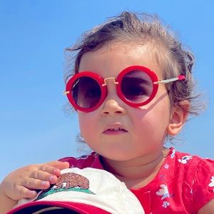 Zöe Neliné Toddler Red and Gold Frame. 100% UV Protection